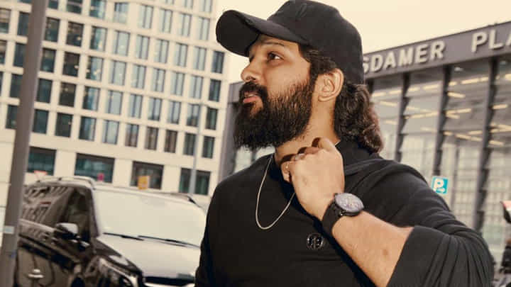 పుష్ప మేనియాతో ఊగిపోయిన.. IPL స్టేడియం పుష్ప మేనియాతో ఊగిపోయిన.. IPL స్టేడియం
