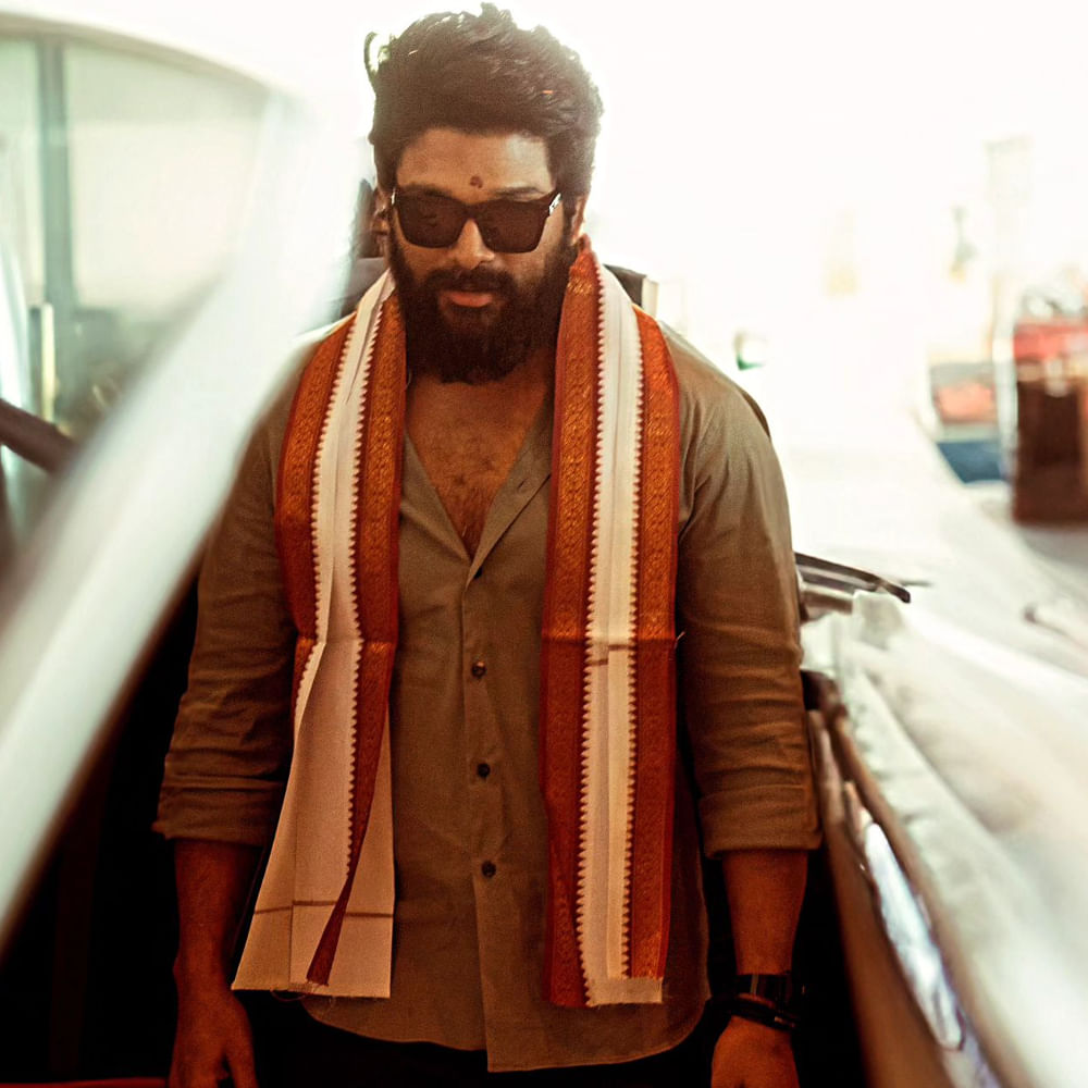 త్రివిక్రమ్ ప్రాజెక్ట్పై ప్రకటన వచ్చినా.. అనూహ్యంగా అట్లీ లైన్లోకి వచ్చారు. అల్లు అర్జున్, అట్లీ సినిమాపై ఇంకా అధికారిక సమాచారం అయితే రాలేదు కానీ సోషల్ మీడియాలో మాత్రం ఈ ప్రాజెక్ట్పై రోజుకో వార్త పుట్టుకొస్తుంది.