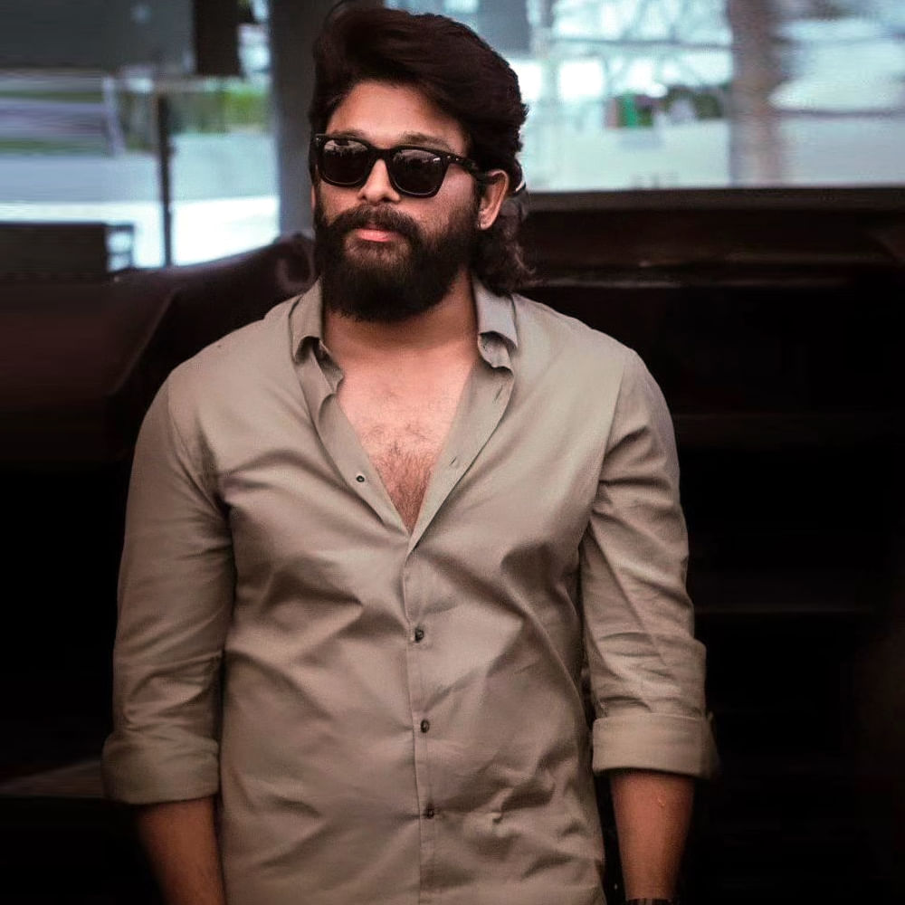 మరోవైపు ట్రెండింగ్ బ్యూటీస్ జాన్వీ కపూర్, మృణాళ్ పేర్లు వినిపిస్తున్నాయి. మొత్తానికి అట్లీ సినిమా ఎప్రిల్ 8న అల్లు అర్జున్ పుట్టిన రోజున మొదలు కానుందని తెలుస్తుంది.