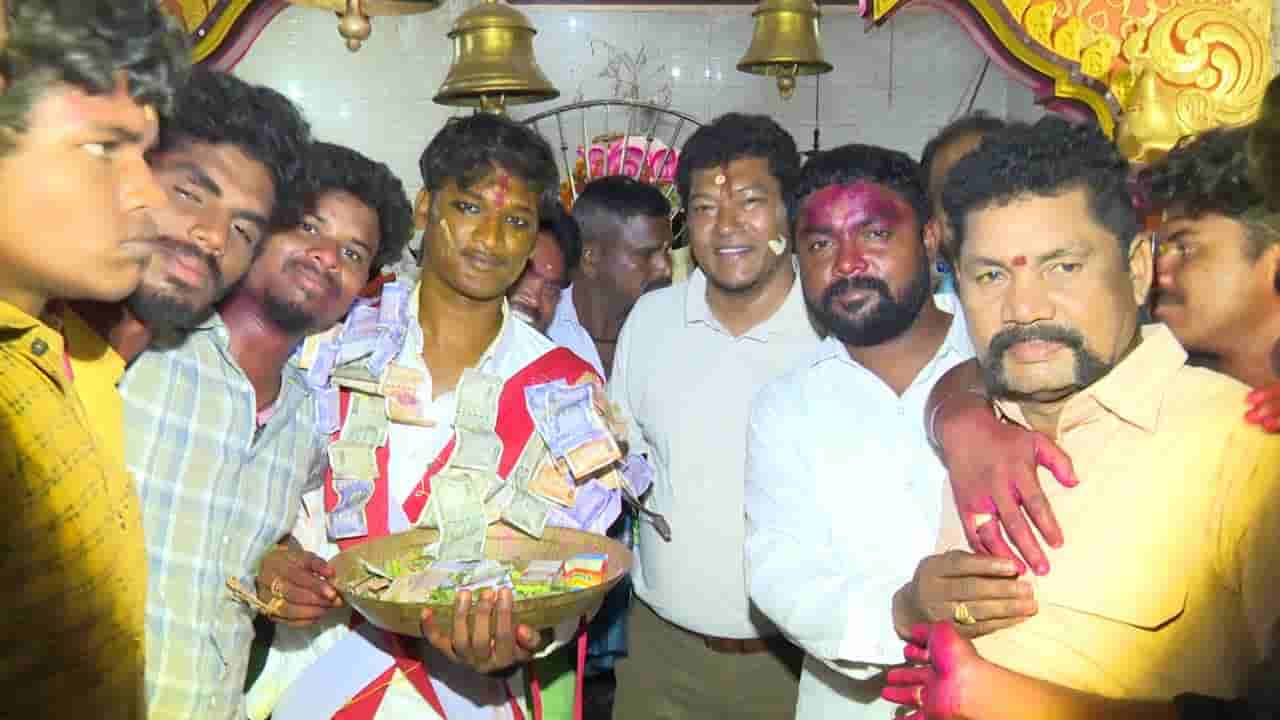 Watch Video: మూడేళ్లకు ఒక్కసారే పెళ్లి ముహూర్తాలు.. వరుడికి తాళి కడుతున్న వధువు.. ఎక్కడో తెలుసా..