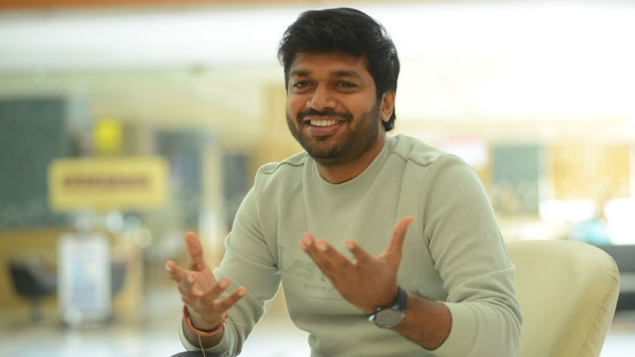 భగవంత్ కేసరి తర్వాత అనిల్ రావిపూడి ఎందుకు సైలెంట్ అయ్యారు..? అంత పెద్ద హిట్ వచ్చిన తర్వాత కూడా ఈ దర్శకుడు కామ్‌గా ఉండటానికి కారణమేంటి..? నెక్ట్స్ సినిమా ఖరారవ్వలేదా లేదంటే హీరో ఓకే అయినా.. కథ సెట్ అవ్వలేదా..? అదీ కాక ఏదైనా మరో క్రేజీ మల్టీస్టారర్‌కు రెడీ అవుతున్నారా..? అసలు అనిల్ తర్వాతి ప్లాన్ ఏంటి..?