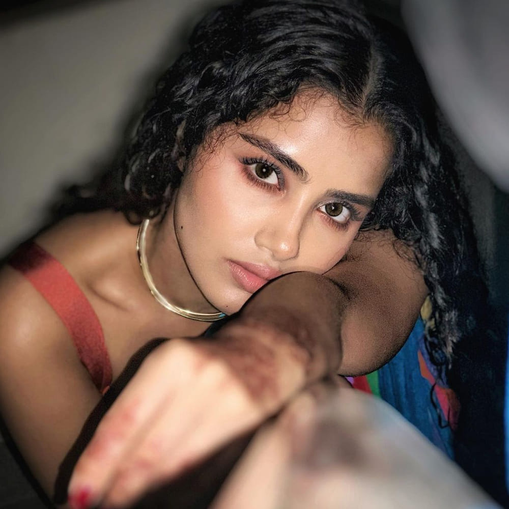 అచ్చమైన తెలుగక్షరాలు 'అ ఆ' అంటూ తెలుగు ప్రేక్షకులను పలకరించిన అనుపమాకు అనుకున్న గుర్తింపు రాలేదు. తరువాత చేసిన సినిమాలతో కూడా క్రేజ్ రాకపోవటంతో కారణల మీద దృష్టి పెట్టి సక్సెస్ అయ్యారు మలయాళ కుట్టి.