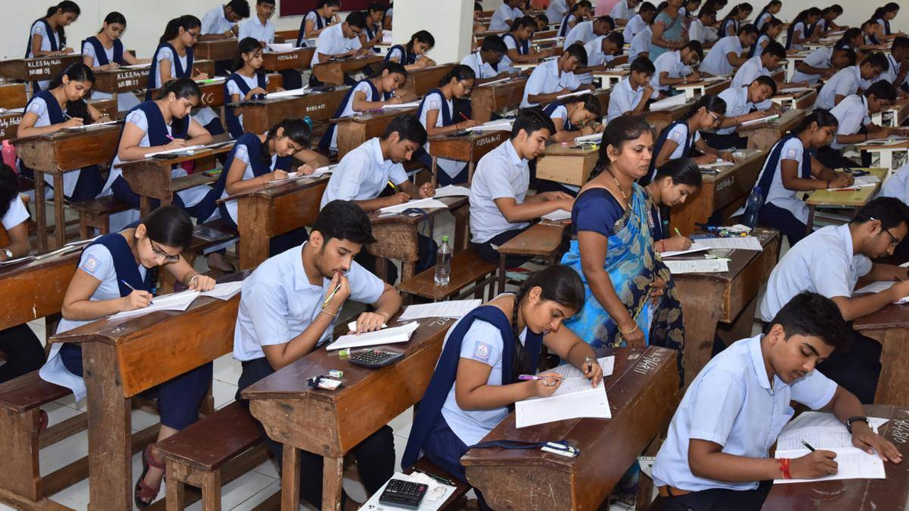 AP 10th Class Exams: రేపట్నుంచి తెలుగు రాష్ట్రాల్లో పదో తరగతి పరీక్షలు.. విద్యార్ధులు ఈ తప్పులు చేయకండి