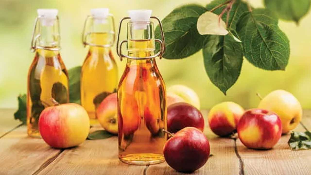 జీర్ణక్రియ సమస్యల నుంచి ఉపశమనం: యాపిల్ సైడర్ వెనిగర్ తీసుకోవడం వల్ల జీర్ణక్రియ సులభం అవుతుంది. ఇది అజీర్ణం, గ్యాస్ వంటి కడుపు సమస్యల నుంచి కూడా ఉపశమనం అందిస్తుంది.