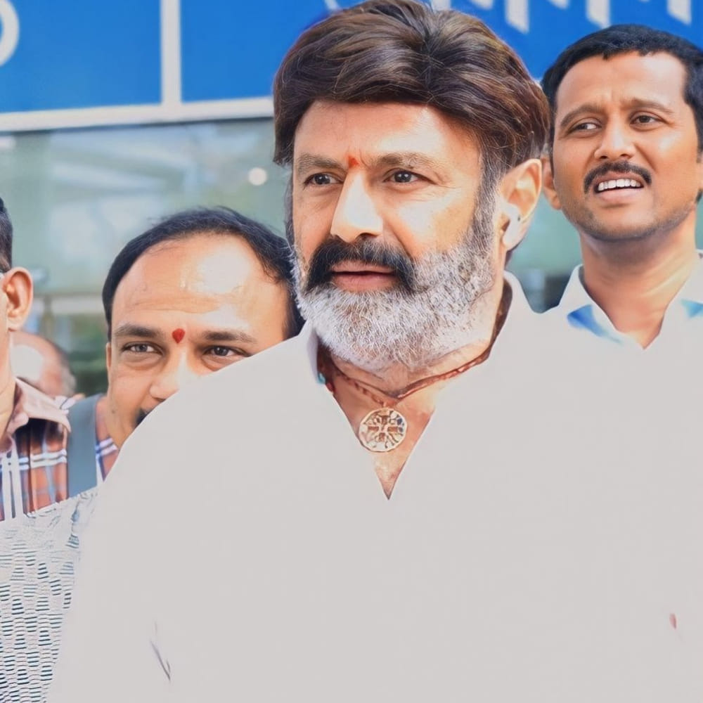 అసలు NBK ఏం చేస్తున్నారో తెలుసా..?రాజకీయాల్లో ఉంటూ.. సినిమాలు చేయడం అంటే చిన్న విషయం కాదు. అదెంత కష్టమైన పనో పవన్ కళ్యాణ్‌ను చూస్తుంటే అర్థమైపోతుంది. కానీ బాలయ్య మాత్రం రెండింటినీ పర్ఫెక్ట్‌గా బ్యాలెన్స్ చేస్తున్నారు. 