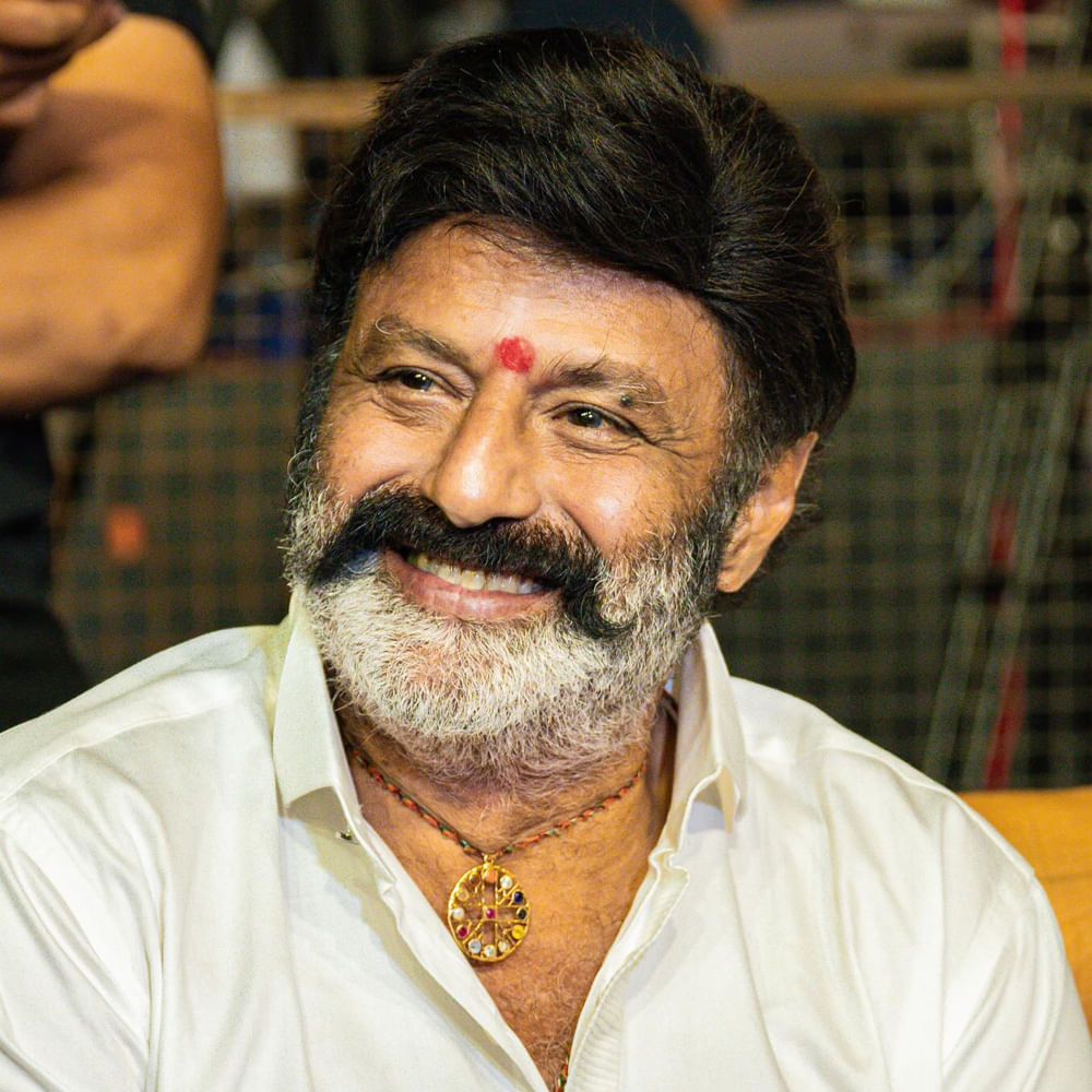 4 నెలలుగా పవన్ షూటింగ్స్కు దూరంగానే ఉన్నారు. మరో మూడు నాలుగు నెలలు రానని కూడా ముందే చెప్పారు. మే నుంచి ఓజి సెట్లో జాయిన్ కానున్నారు పవన్ కళ్యాణ్. ఇదిలా ఉంటే ఇప్పుడు ఈయనకు బాలయ్య కూడా తోడయ్యారు. ఉన్నపలంగా చేస్తున్న సినిమాను వదిలేసి.. ఎన్నికల కోసం బయల్దేరారు NBK. దాంతో బాబీ సినిమాకు భారీ బ్రేక్ తప్పేలా లేదు.