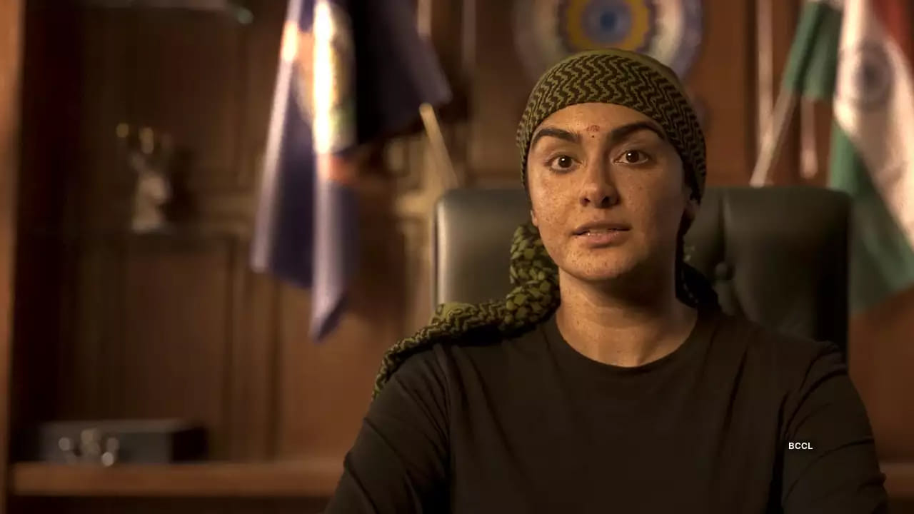 ఈ మూడు వివాదాస్పద సినిమాలు వారం గ్యాప్లో వస్తున్నాయి. హైదరాబాద్ నేపథ్యంలో రజాకర్, హిందీలో బస్తర్ మార్చి 15న వస్తుంటే.. వీర్ సావర్కర్ మార్చి 22న ప్రేక్షకులు ముందుకు రానుంది. మరి చూడాలి ఈ మూడు చిత్రాలు ఎలాంటి వివాదాలకు దారి తియ్యనున్నాయో.