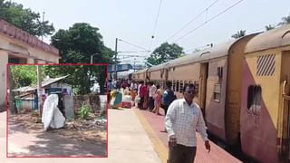 Watch Video: రైల్వే స్టేషన్‎లో తేనెటీగల దాడి.. పరుగులు పెట్టిన ప్రయాణికులు..