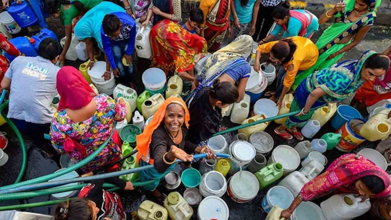 Bengaluru Water Crisis: బెంగళూరులో నీటి సంక్షోభం! నెలకు 5 సార్లే స్నానం.. వంట చేయకుండా ఆన్‌లైన్‌లో ఫుడ్‌ ఆర్డర్‌