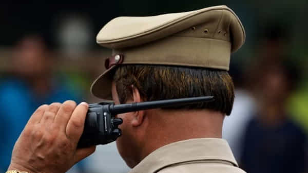 Viral: కిటికీలు తెరిచి మరీ.. భార్యాభర్తల శృంగారం.. విసిగిపోయి పక్కింటావిడ ఏం చేసిందో తెలిస్తే.!