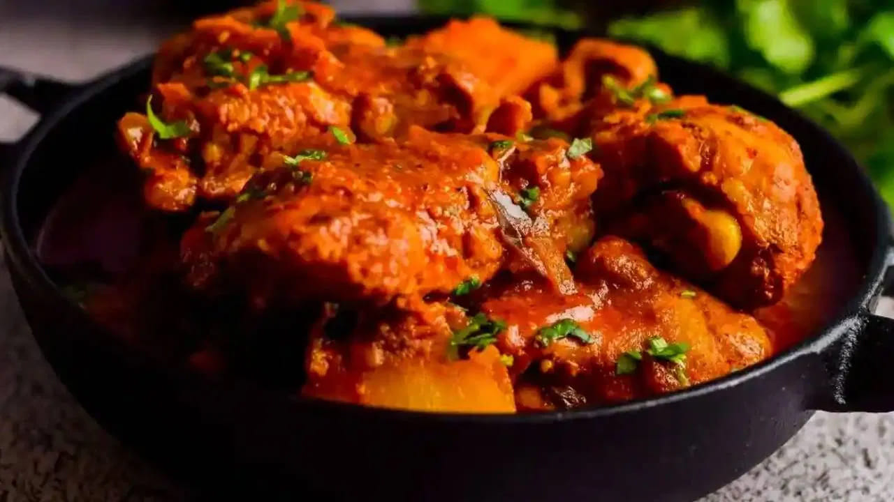 ఆయిల్, స్పైసీ ఫుడ్స్ ఎక్కువగా తినే వారికి ఈ వ్యాధి వచ్చే అవకాశాలు ఎక్కువగా ఉన్నాయని వైద్యులు చెబుతున్నారు. శారీరక శ్రమ లేని వారు అంటే శరీర కదలిక లేకుండా ఎల్లప్పుడు పడుకుని గడిపే వారు ఈ వ్యాధి బారిన పడే అవకాశం ఉంది.