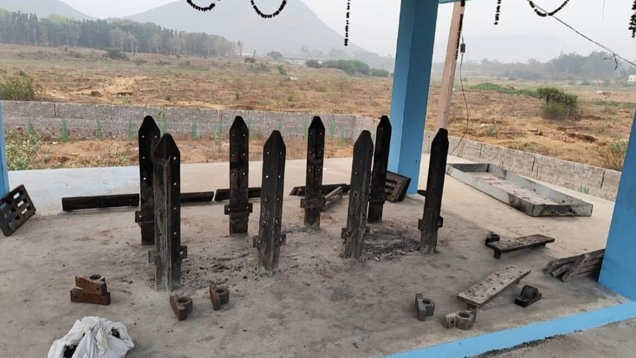 AP News: తెల్లవారుజామున శ్మశానం నుంచి వింత శబ్దాలు.. అటుగా వెళ్తున్న రైతులు భయం.. భయంగా.!