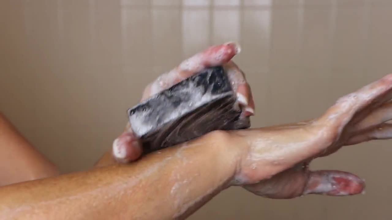 బొగ్గు గురించి ప్రత్యేకంగా పరిచయాలు అవసరం లేదు. దీని గురించి వినే ఉంటారు. బొగ్గునే ఇంగ్లీష్లో చార్ కోల్ అని పిలుస్తారు. ఇప్పుడంటే అన్నీ గ్యాస్ స్టవ్లు వచ్చేశాయ్ కానీ.. ఇంతకు ముందు అయితే ప్రతీ ఒక్కరి ఇంట్లోని కట్టెల పొయ్యి ఉండేదు. అందులో వచ్చిన బొగ్గును పళ్లు తోముకోవడానికి.. ఇతరత్ర పనులకు ఉపయోగించారు.