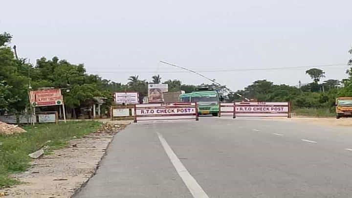 Telangana: చెక్ పోస్ట్ తనిఖీల్లో ఆగిన కారు.. లోపలున్న బ్యాగ్ చెక్ చేయగా కళ్లు జిగేల్.! Telangana: చెక్ పోస్ట్ తనిఖీల్లో ఆగిన కారు.. లోపలున్న బ్యాగ్ చెక్ చేయగా కళ్లు జిగేల్.!