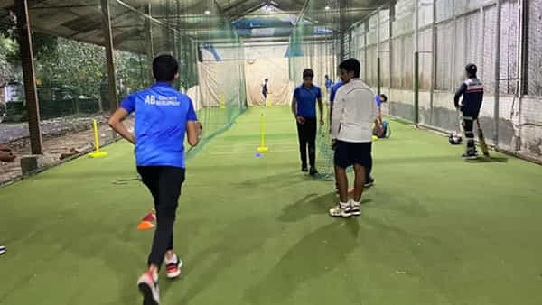 Hyderabad: క్రికెట్ ఆడుతుండగా తలనొప్పి.. వెళ్లి పక్కన కూర్చున్నాడు.. అంతలోనే