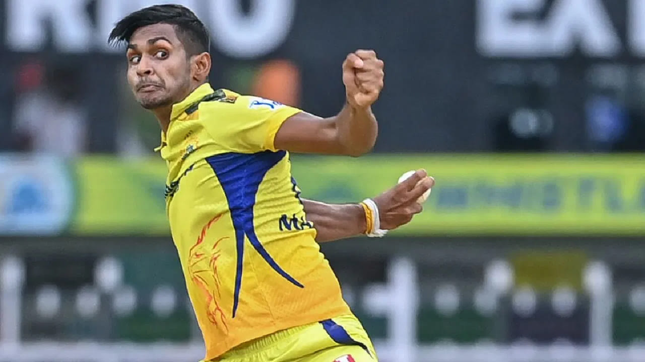 గాయం కారణంగా బంగ్లాదేశ్తో జరిగే వన్డే సిరీస్కు పతిరానా దూరమయ్యాడు. అయితే, ఐపీఎల్ ప్రారంభం నాటికి అతడు పూర్తిగా కోలుకోలేడని తెలిసింది. అందువల్ల సీఎస్కే జట్టు తొలి కొన్ని మ్యాచ్లకు మతిష్ పతిరానా అందుబాటులో లేకపోవడం ఖాయమైంది.