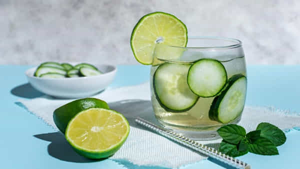 Detox Drink: బెల్లీ ఫ్యాట్ను తగ్గించే డిటాక్స్ వాటర్.. ఇలా వాడితే ఆరోగ్యంతో పాటు అందమైన, నాజూకైన శరీర ఆకృతి మీ సొంతం..!