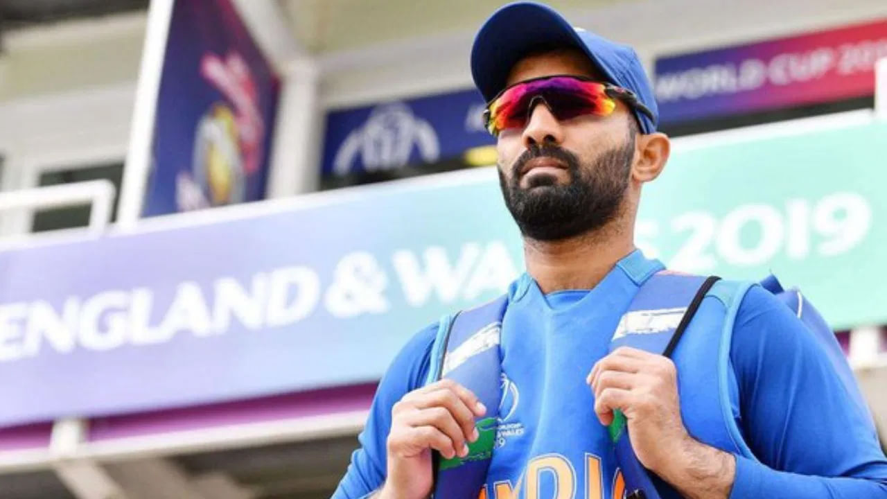 దినేష్ కార్తీక్: భారత వికెట్ కీపర్ బ్యాట్స్‌మెన్ దినేష్ కార్తీక్ ఈసారి టీ20 ప్రపంచకప్ 2024లో చోటు దక్కించుకోవడం కష్టమే. 2022 టీ20 ప్రపంచకప్‌లో దినేష్ కార్తీక్‌కు అవకాశం లభించింది. కానీ, ఎలాంటి ముద్ర వేయలేకపోయాడు. నిజానికి గత టీ20 ప్రపంచకప్‌లో కార్తీక్ వరుసగా 1, 6, 7 పరుగులు మాత్రమే చేశాడు.