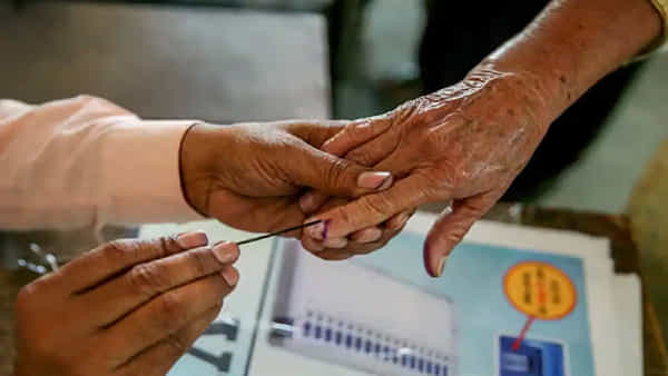 Lok Sabha Elections 2024: సార్వత్రిక ఎన్నికలకు తొలివిడత నోటిఫికేషన్ విడుదల.. నేటి నుంచి నామినేషన్లు షురూ!