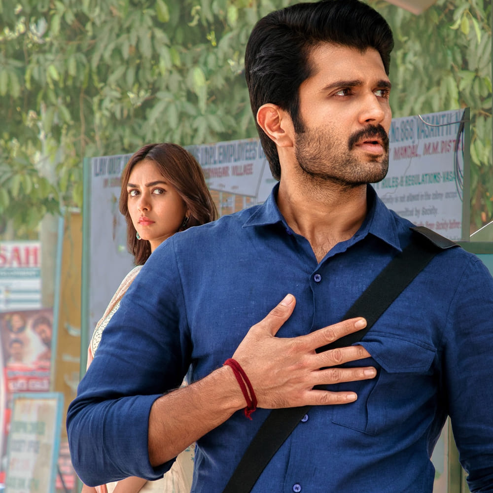 అప్పుడు ఆయన పడ్డ కష్టమంతా బూడిదలో పోసిన పన్నీరైంది. అయితేనేం... వెంటనే ఖుషీతో బౌన్స్ బ్యాక్‌ అయ్యారు రౌడీ హీరో. కశ్మీర్‌ అందాలు సాక్షిగా ఆయన ఈ సినిమాతో సంబరాలు  చేసుకున్నారు.