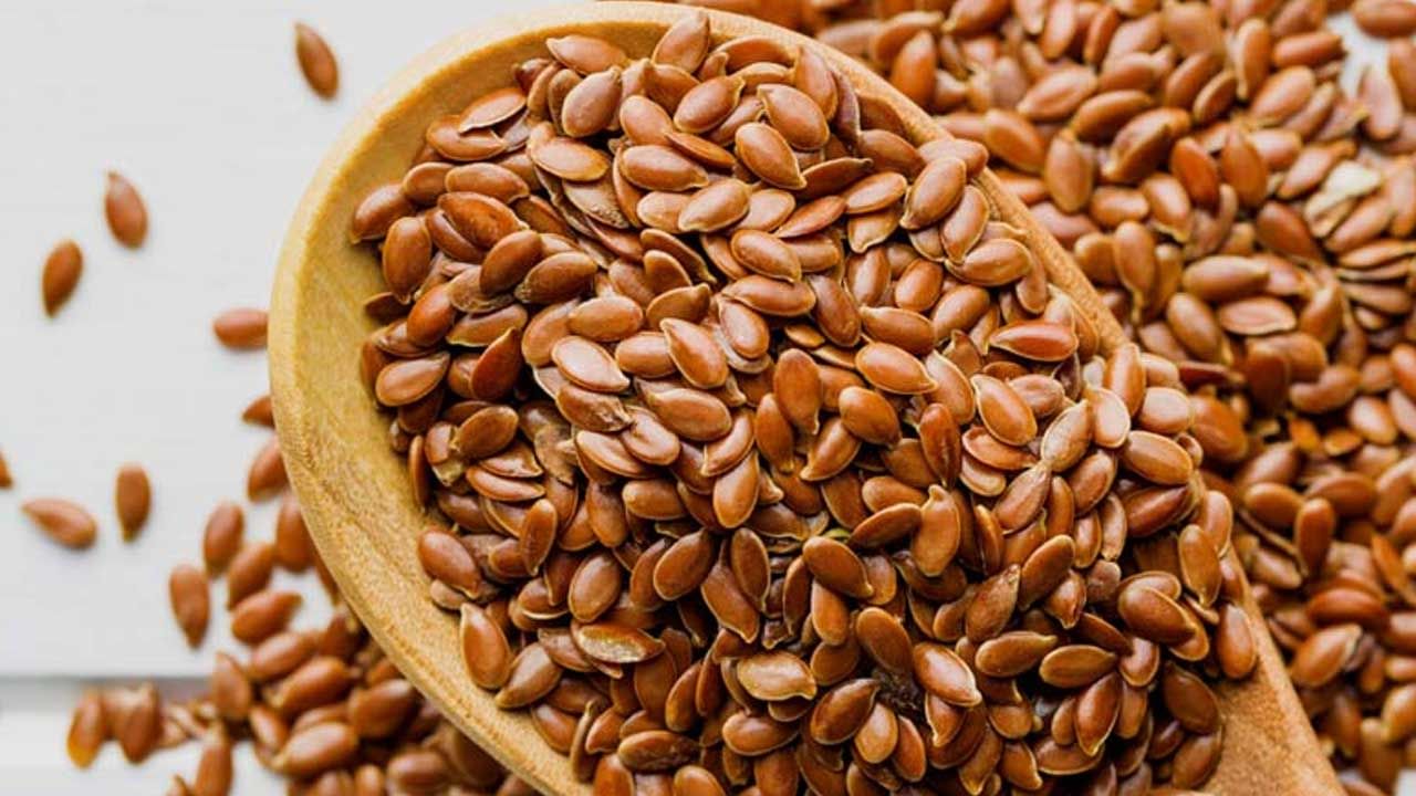 అవిసె గింజలు: అవిసె గింజలలో ఆల్ఫా లినోలెనిక్ యాసిడ్ పుష్కలంగా లభిస్తుంది. అవిసె గింజల ద్వారా శరీరానికి అందే ఆల్ఫా లినోలెనిక్ యాసిడ్ శరీరంలో ఒమేగా 3 ఫ్యాటీ యాసిడ్లుగా మారుతుంది.