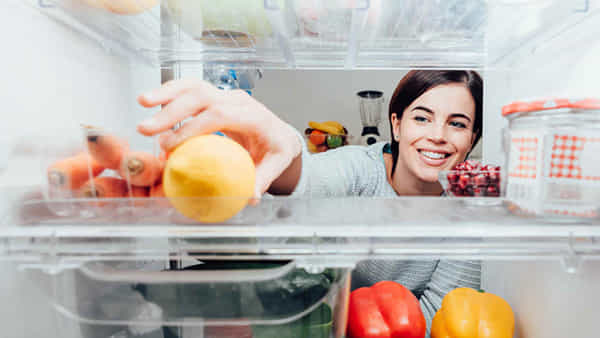 Fridge Cleaning Tips: మీ ఇంట్లోని రిఫ్రిజిరేటర్ ఎప్పుడూ ఫ్రెష్గా, తాజాగా ఉండాలంటే.. ఇలా చేయండి.. ఎక్కువరోజులు పనిచేస్తుంది..