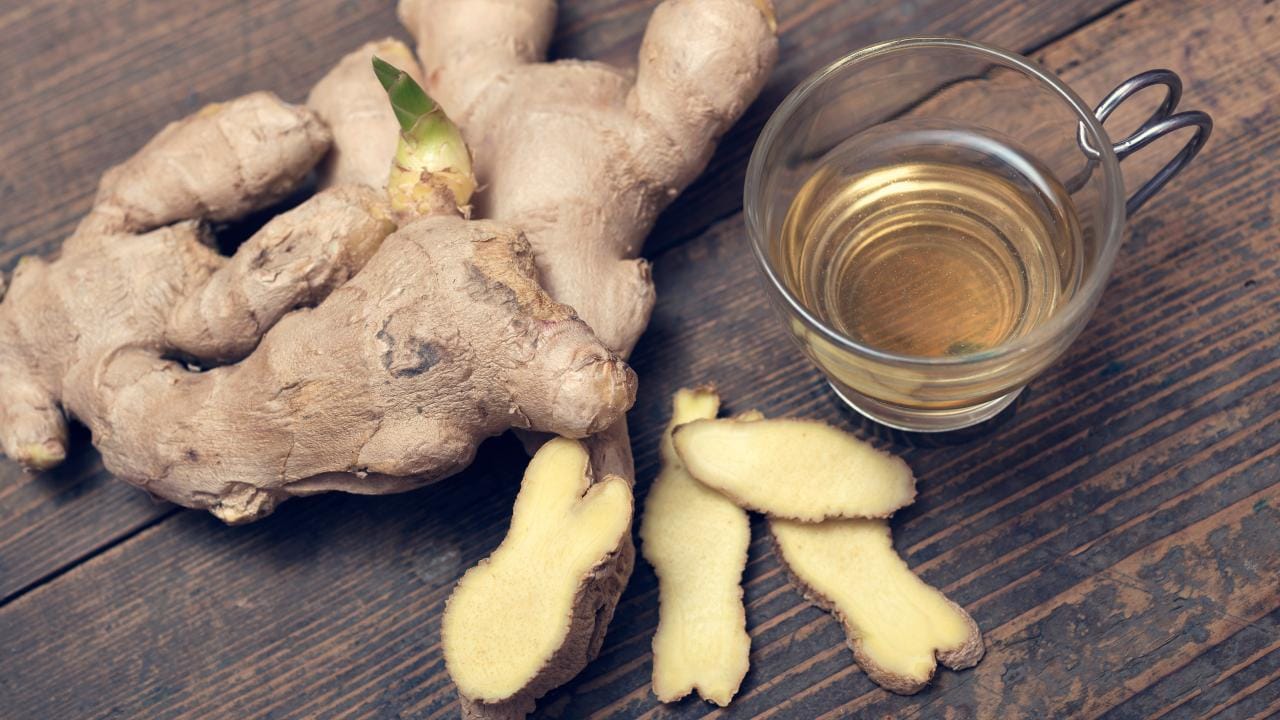 అల్లంలో పలు రకాల పోషకాలు ఉన్నాయి. ఇవి రక్త ప్రసరణను మెరుగు పరుస్తుంది. అంతే కాకుండా రక్తంలో కొవ్వు శాతాన్ని కూడా తగ్గిస్తుంది. దీంతో గుండె సంబంధిత సమస్యలు కూడా రావు. అలాగే బరువు కూడా తగ్గొచ్చు.