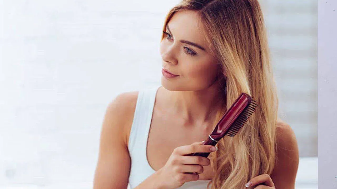 వీటితో పాటు బాదం పప్పును కూడా తీసుకోవాలి. జుట్టు ఎక్కువగా రాలే వారు ప్రతి రోజూ కనీసం 10 బాదం పప్పులను అయినా నానబెట్టి తింటూ ఉండాలి. ఇలా కొద్ది రోజులు చేస్తే.. త్వరలోనే మార్పు కనిపిస్తుంది.
