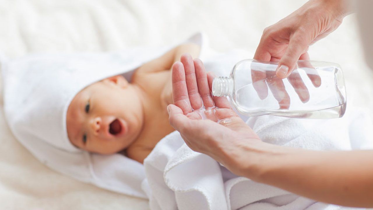 పిల్లలను చిన్నతనం నుంచి జాగ్రత్తగా చూసుకుంటే.. వారు పెద్దయ్యాక ఆరోగ్యంగా, బలంగా ఉంటారు. ఇప్పుడు చాలా మంది పిల్లలు పుట్టేటప్పుడు జుట్టు అనేది తక్కువగా ఉంటుంది. దీంతో తల్లులు చాలా హైరానా పడిపోతూ ఉంటారు.