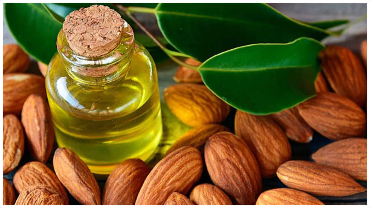 బాదం నూనెను అప్లై చేయడం వల్ల చర్మం తేమగా ఉండి కాంతివంతంగా ఉంటుంది. అదనంగా బాదం నూనె చర్మాన్ని హానికరమైన సూర్య కిరణాల నుండి రక్షిస్తుంది. ఈ నూనె చర్మానికి రక్షణ కవచంగా పనిచేస్తుంది.