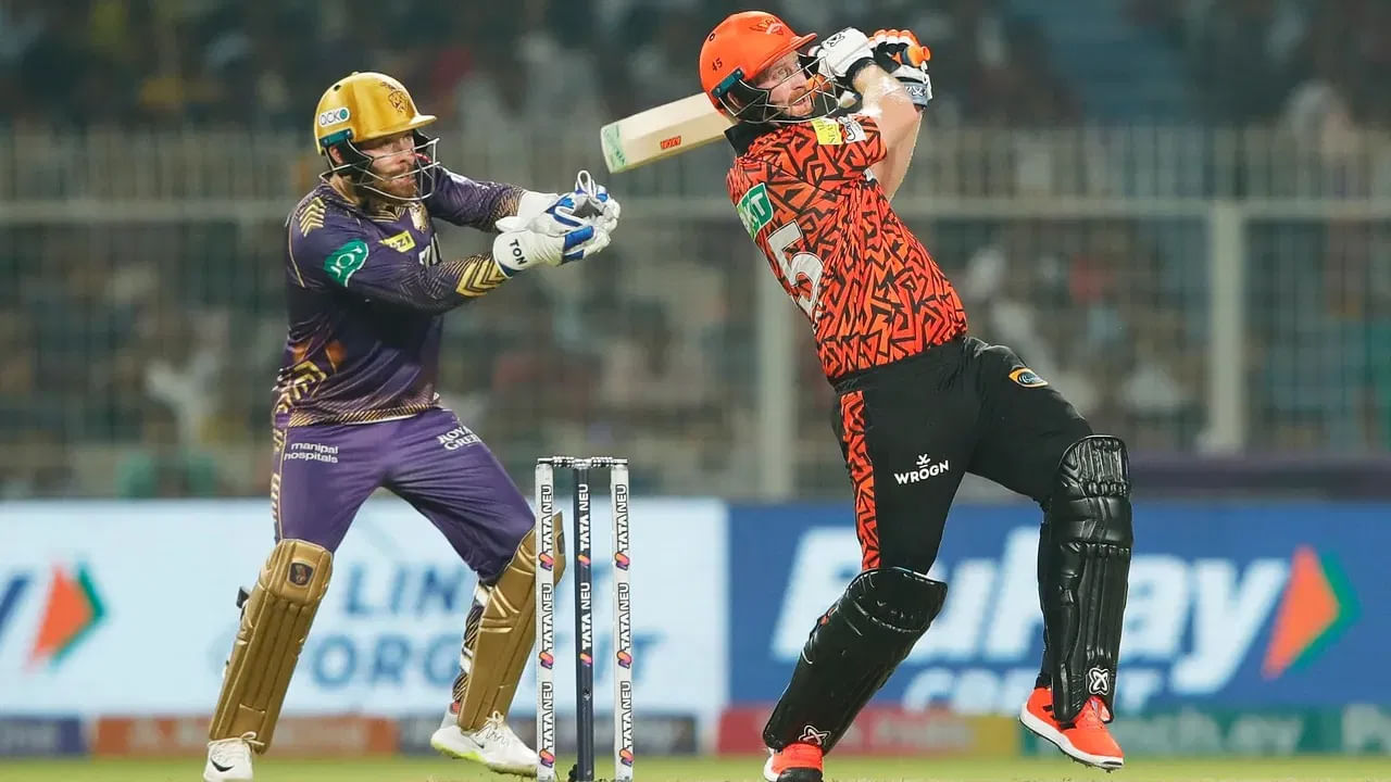 ఈ మ్యాచ్‌లో ఆండ్రీ రస్సెల్ 25 బంతుల్లో 3 ఫోర్లు, 7 సిక్సర్లతో అజేయంగా 64 పరుగులు చేశాడు. ఈ అర్ధ సెంచరీతో కేకేఆర్ జట్టు నిర్ణీత 20 ఓవర్లలో 208 పరుగులు చేసింది. ఈ భారీ లక్ష్యాన్ని ఛేదించే క్రమంలో హెన్రిక్ క్లాసెన్ ఎస్‌ఆర్‌హెచ్‌ తరపున తుఫాన్ బ్యాటింగ్‌ని ప్రదర్శించాడు.