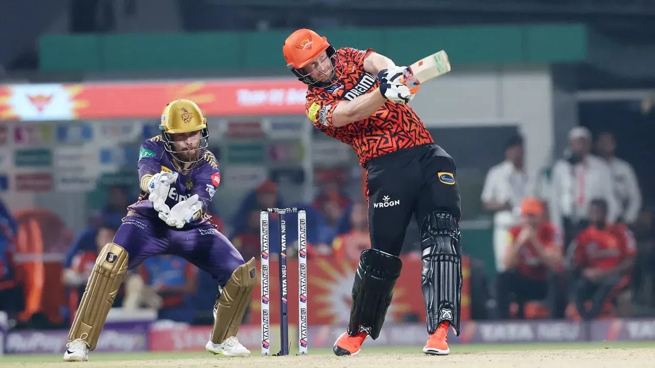 అంటే, ఐపీఎల్ చరిత్రలో ఒక్క ఫోర్ కూడా కొట్టకుండా భారీ స్కోర్ చేసిన బ్యాట్స్ మెన్ రికార్డు హెన్రిక్ క్లాసెన్ పేరు మీద చేరిపోయింది. KKRపై 8 సిక్సర్లు కొట్టి క్లాసెన్ ఈ ప్రత్యేక రికార్డు సృష్టించాడు.