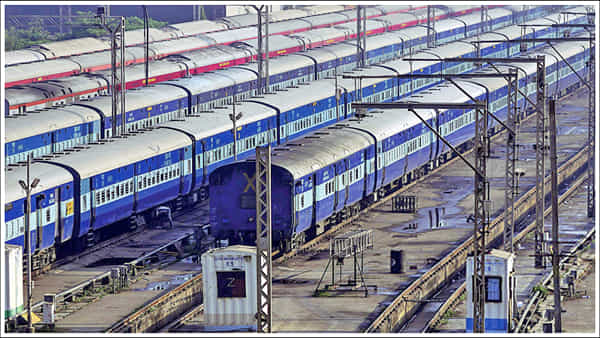 South Central Railway: పోలింగ్ సందర్భంగా ఏపీ- తెలంగాణ మధ్య ప్రత్యేక రైళ్లు