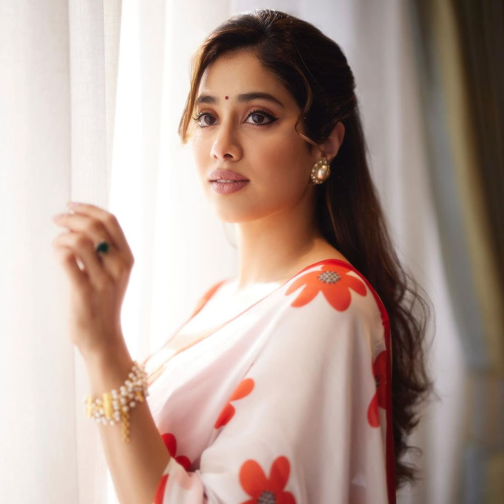 అతిలోకసుందరికి కూడా అన్ని ఇండస్ట్రీలతో పోలిస్తే తెలుగుపైనే కాస్త ఎక్కువ మక్కువ ఉండేది. అందుకే కూతురు జాన్వీ కపూర్ను కూడా సౌత్లో.. మరీ ముఖ్యంగా తెలుగులో స్టార్ చేయాలనుకున్నారు.. కానీ అది చూడకుండానే వెళ్లిపోయారు.