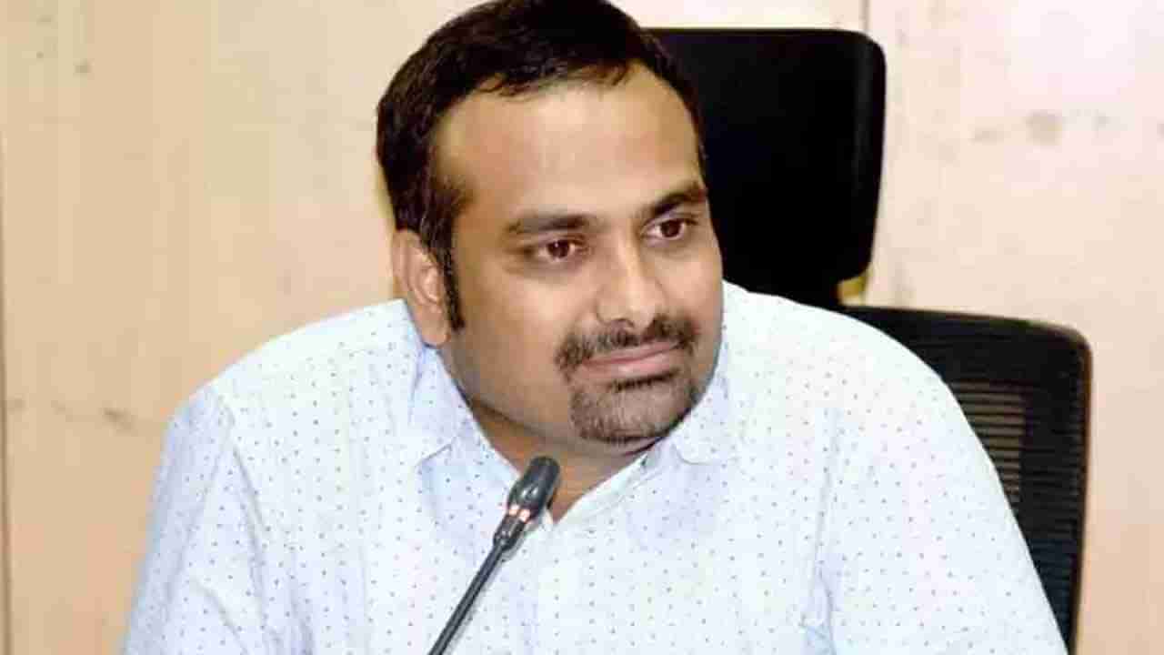 రెవిన్యూ శాఖలో కలకలం.. ముగ్గురు తహశీల్దార్ల అక్రమాలుపై వేటు..