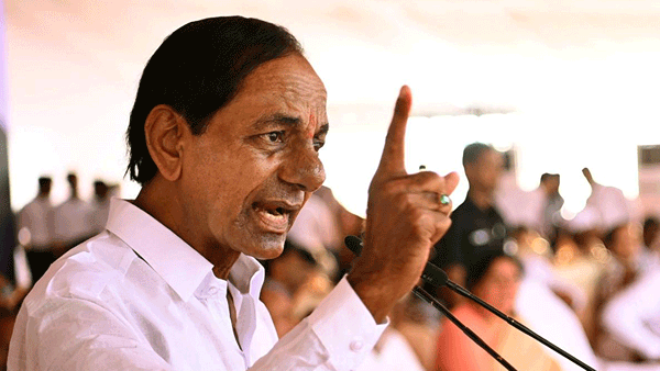 KCR: పొలాల బాట పట్టిన కేసీఆర్.. రైతులతో స్వయంగా మాట్లాడుతూ..