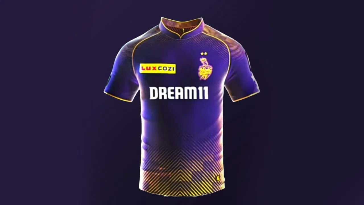 1- కోల్‌కతా నైట్ రైడర్స్: KKR జట్టు ఈసారి కూడా పర్పుల్ జెర్సీలో ఆడనుంది. అయితే జెర్సీ ముందు భాగం డిజైన్‌లో స్వల్ప మార్పు చేశారు. ఇది కాకుండా, సాధారణ పర్పుల్-గోల్డ్ రంగులను ఈసారి కూడా ఉపయోగించారు.