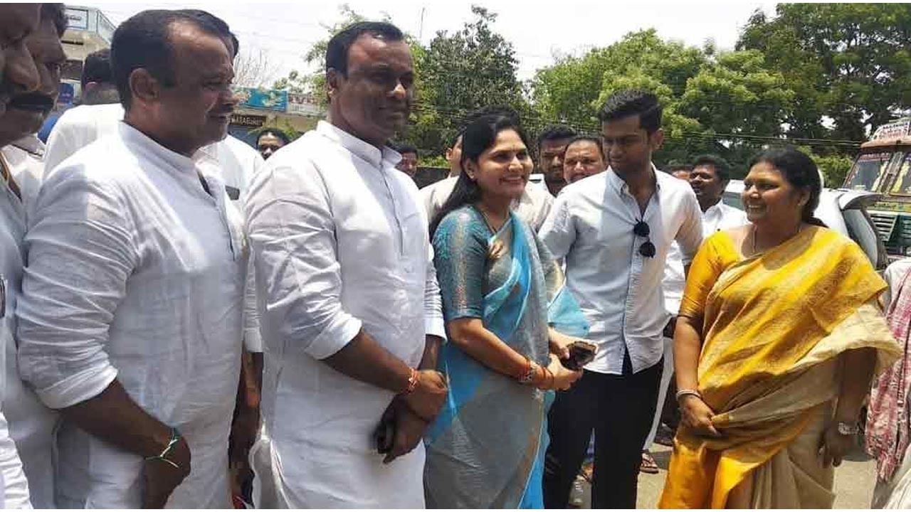 Nalgonda Politics: ఎన్నికల ముంగిట రక్తికట్టిస్తున్న భువనగిరి ఎంపీ టికెట్.. తెరపైకి మరో వారసత్వం!