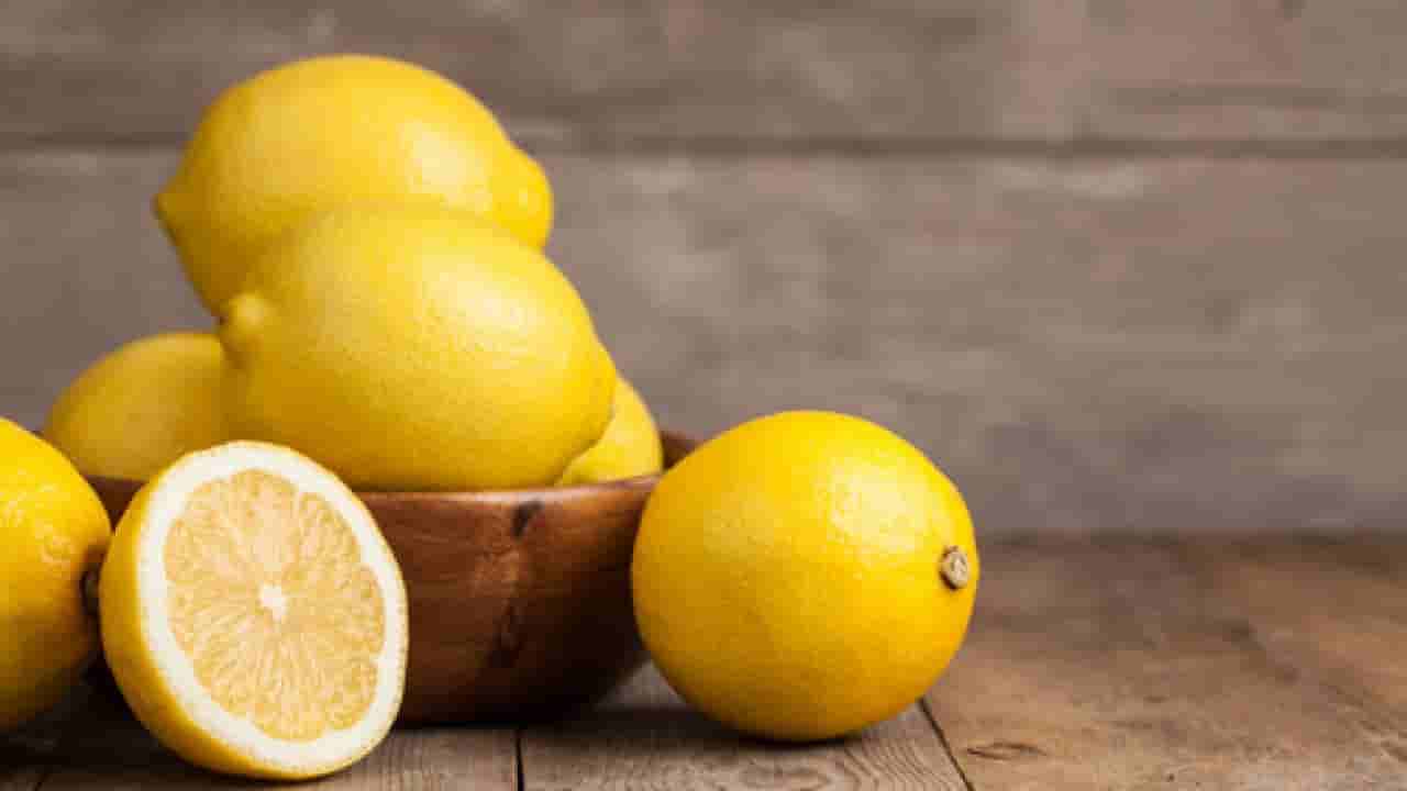 Lemon for Dandruff: నిమ్మ రసంతో చుండ్రు తగ్గిపోతుందా.. ఇందులో నిజమెంత!