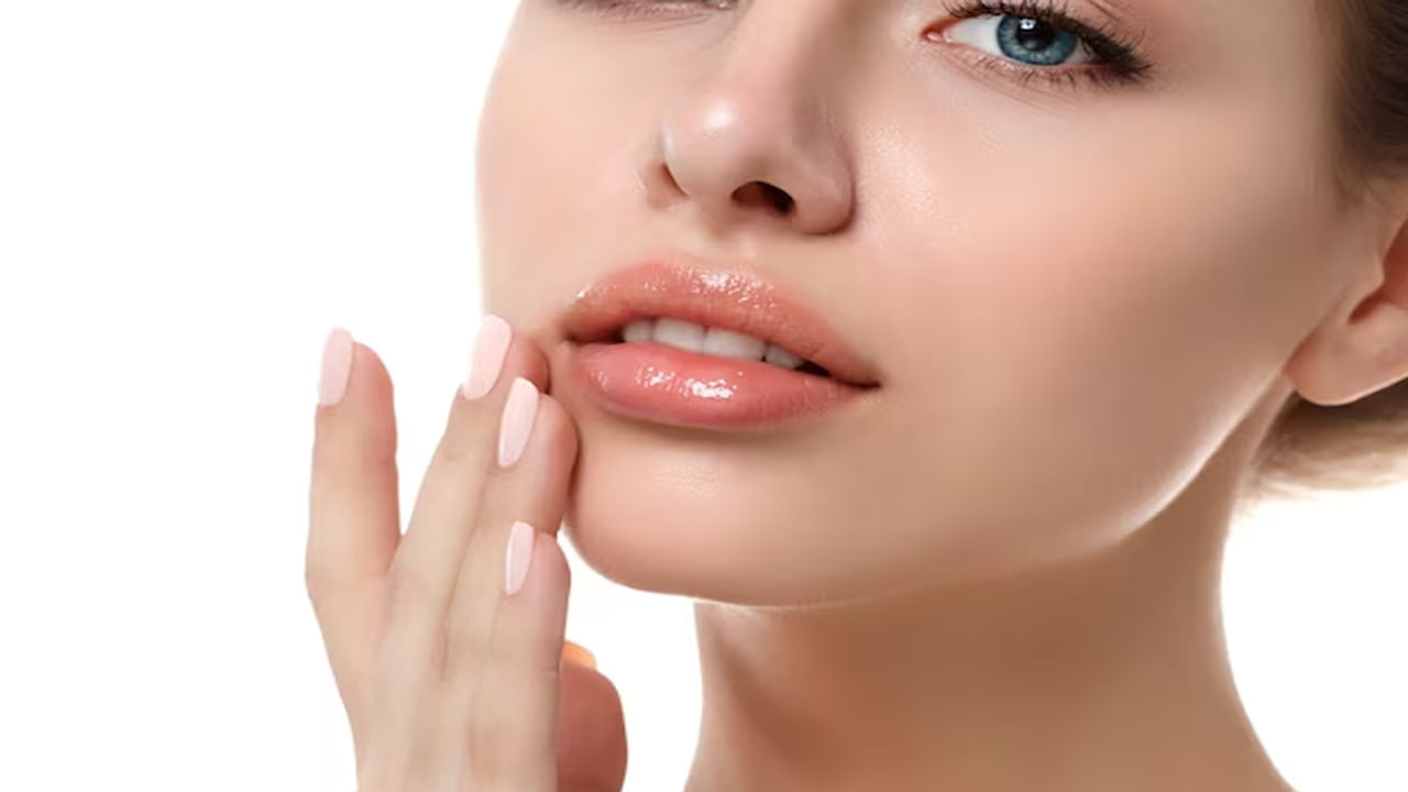 Lip Care Tips: మీ పెదవులు అందంగా, లేత గులాబీ రంగులో ఉండాలంటే.. నిమ్మరసంతో ఈ పదార్థాన్నీ కలిపి అప్లై చేయండి..!