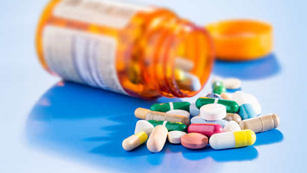 Medicines Taking: మాత్రలన్నీ ఒకేసారి కలిపి వేసుకుంటున్నారా.. చాలా డేంజర్!