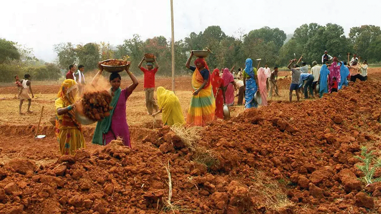 MGNREGA Wage Rates: గుడ్‌ న్యూస్‌.. గ్రామీణ ఉపాధి హామీ పథకం కూలీ పెంపు