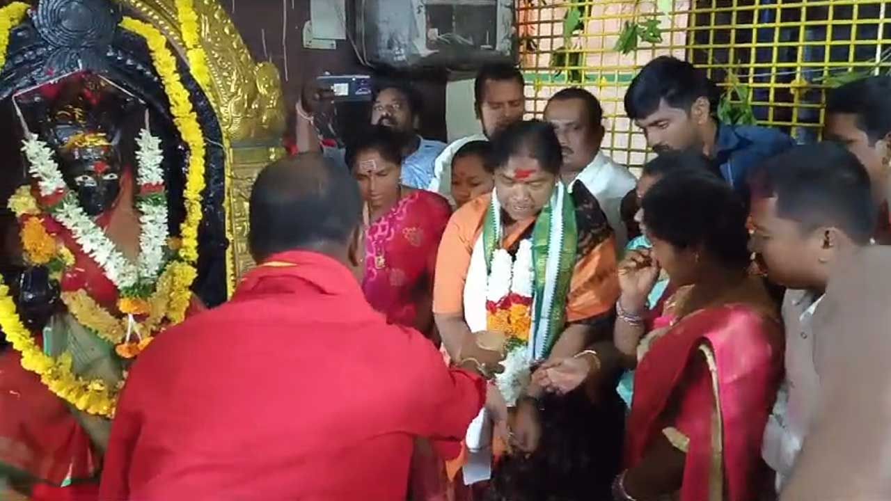 Watch Video: కారడవిలో గుంజేడు ముసలమ్మ జాతర.. దర్శించుకున్న మంత్రి సీతక్క..