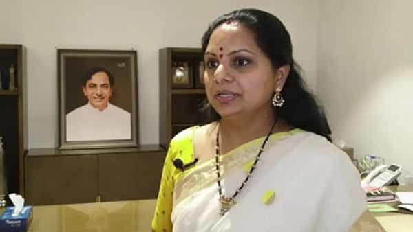 MLC Kavitha: ఢిల్లీ లిక్కర్ స్కామ్లో ఎమ్మెల్సీ కవిత అరెస్ట్.. అదుపులోకి తీసుకున్న ఈడీ
