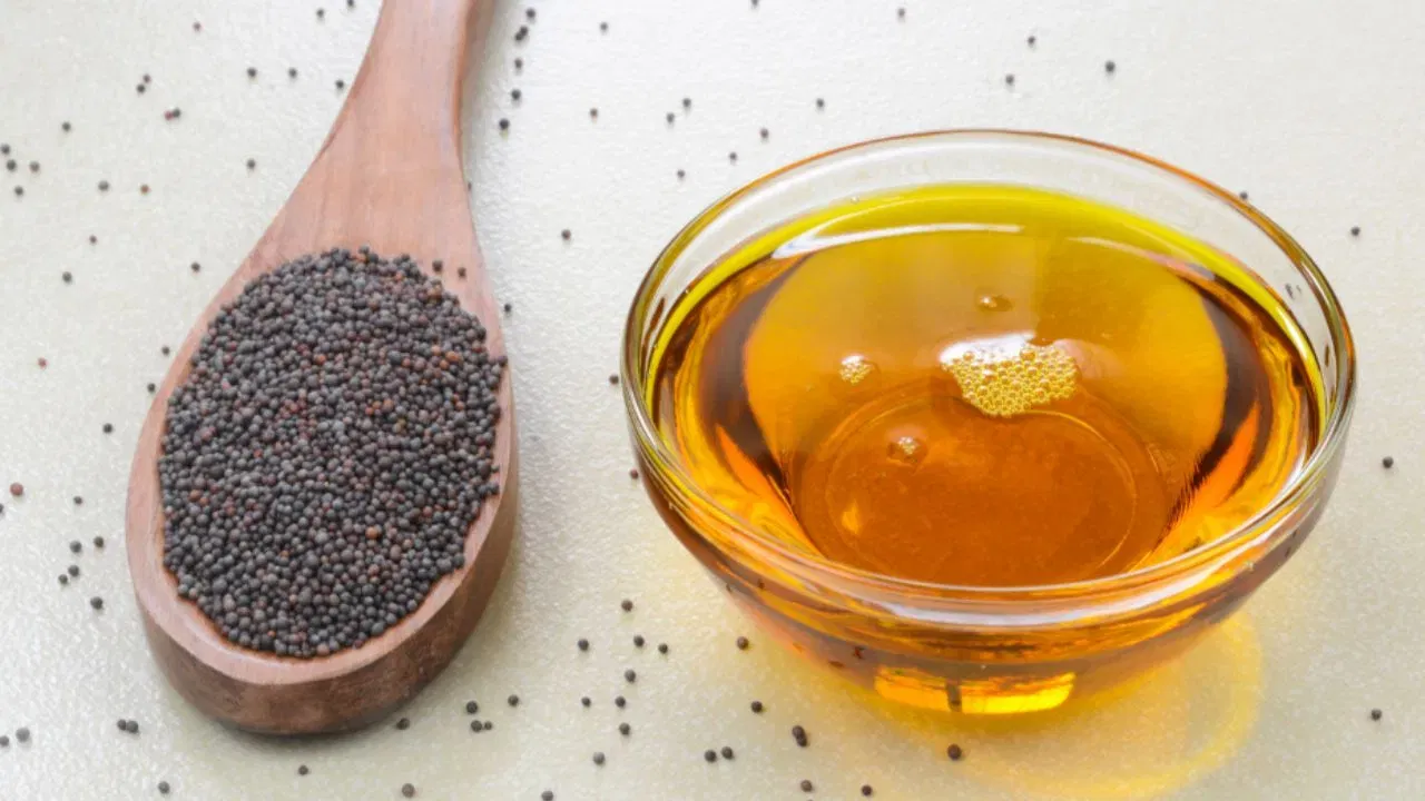 ఈ ఆవాల ఆయిల్ వాడటం వల్ల గుండె ఆరోగ్యం కూడా మెరుగు పడుతుంది. ఇందులో ఓమేగా 3, 6 ఫ్యాటీ యాసిడ్స్ ఉంటాయి. ఇవి ఆరోగ్యంగా ఉండేలా చేస్తుంది. అలాగే గుండెకు రక్త ప్రసరణ కూడా సాఫీగా జరిగేలా చేస్తుంది.
