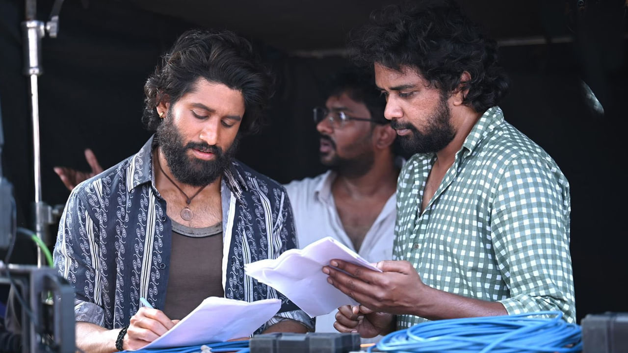 అక్కినేని నాగ చైతన్య ప్రస్తుతం తండేల్ చిత్రంలో నటిస్తున్నారు. డైరెక్టర్ చందూ మొండేటి దర్శకత్వం వహిస్తున్న ఈ మూవీలో న్యాచురల్ బ్యూటీ సాయి పల్లవి కథానాయికగా నటిస్తుంది. గీతా ఆర్ట్స్ బ్యానర్ పై బన్నీ వాసు ఈ మూవీని నిర్మిస్తున్నారు. కొన్ని రోజులుగా ఈ మూవీ షూటింగ్ శరవేగంగా జరుగుతున్న సంగతి తెలిసిందే. 