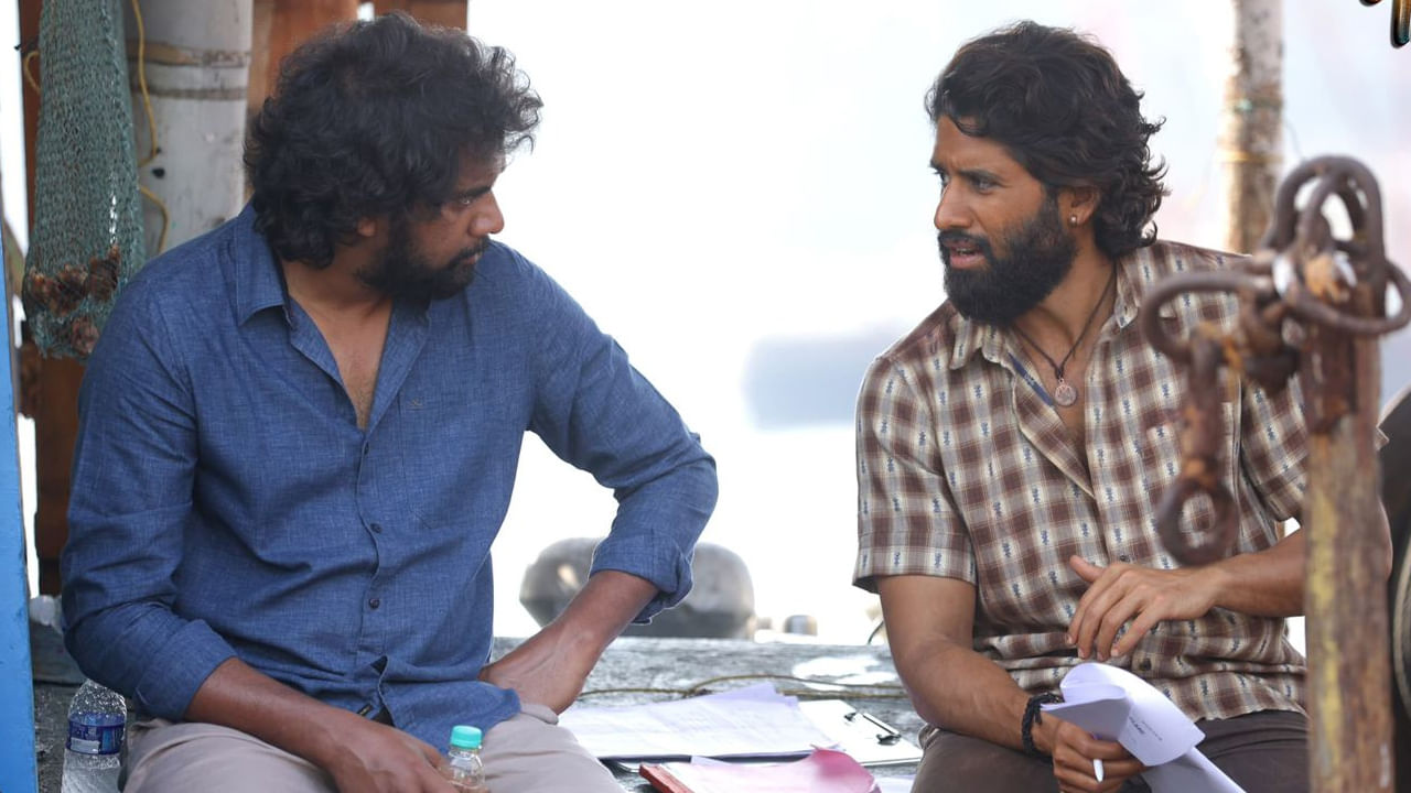 ఇందుకు సంబంధించిన ఫోటోస్ వీడియోస్ సోషల్ మీడియాలో వైరలవుతున్నాయి. వ్యక్తిగత సిబ్బందిని కుటుంబసభ్యులుగా చూసుకుంటున్న చైతూపై నెటిజన్స్ ప్రశంసలు కురిపిస్తున్నారు. కస్టడీ తర్వాత చైతూ నటిస్తున్న సినిమా తండేల్. ఈ మూవీ విషయంలో ముందు నుంచి చాలా జాగ్రత్తలు తీసుకుంటున్నారు చైతూ. 