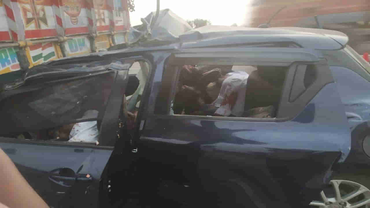 Accident: తిరుమల వెళ్ళి వస్తుండగా ఘోర ప్రమాదం.. ఐదుగురు దుర్మరణం.. మృతులంతా హైదరాబాదీ వాసులు