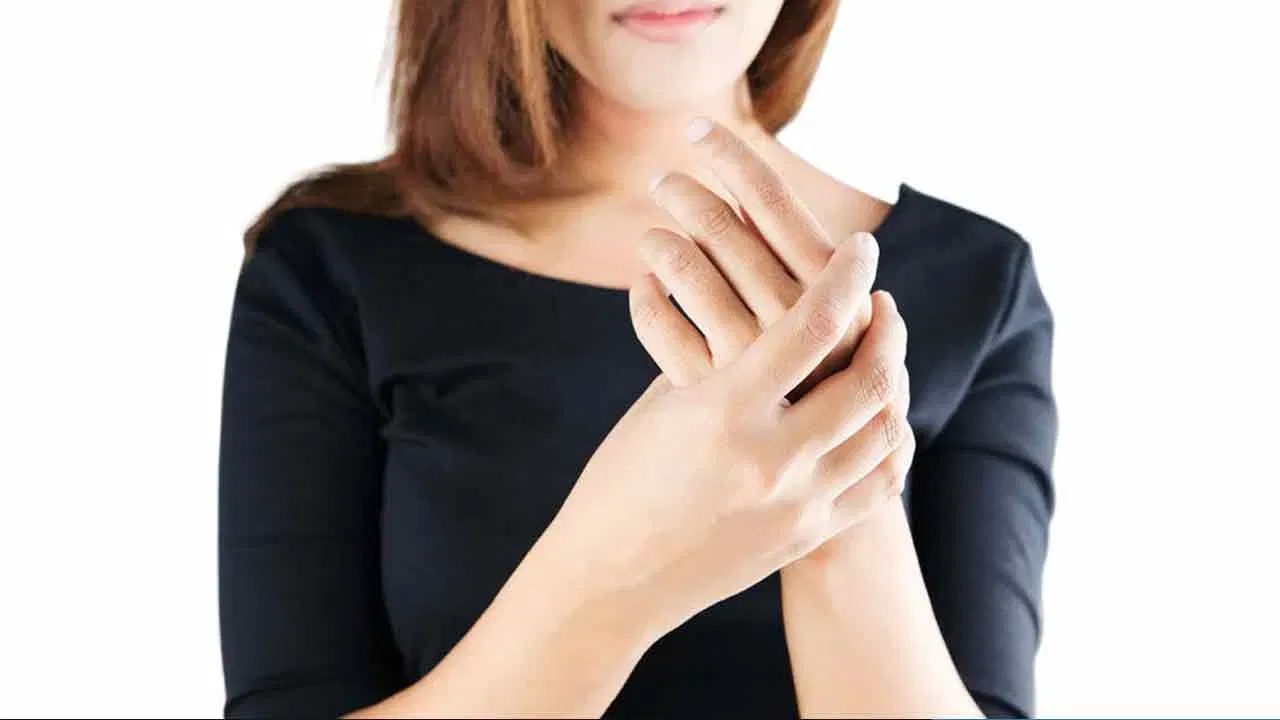 మనకు ఎక్కువగా లభ్యమయ్యే వెల్లుల్లి తినడం వల్ల కూడా మంచి ఫలితం ఉంటుంది. వెల్లుల్లి తీసుకోవడం వల్ల రక్త నాళాలకు మంచి రిలాక్సేషన్ దొరుకుతుంది. రక్త సరఫరాను సరిగ్గా జరిగేలా చేస్తుంది.
