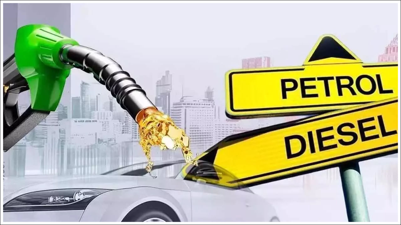 Petrol, Diesel Price: మోడీ ప్రభుత్వం సంచలన నిర్ణయం.. పెట్రోల్‌, డీజిల్‌పై రూ.15 తగ్గింపు